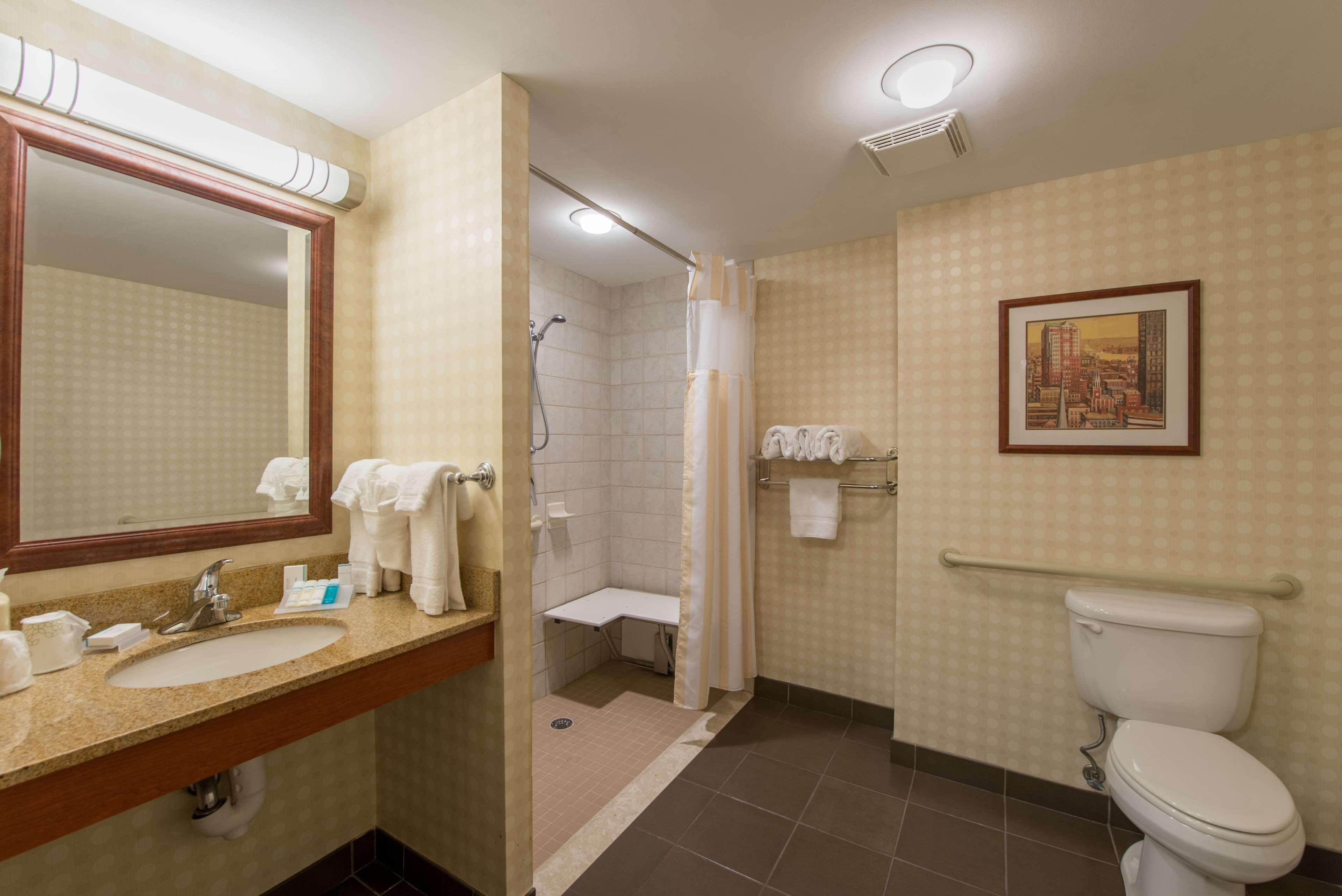 Hilton Garden Inn Manchester Downtown Exterior foto