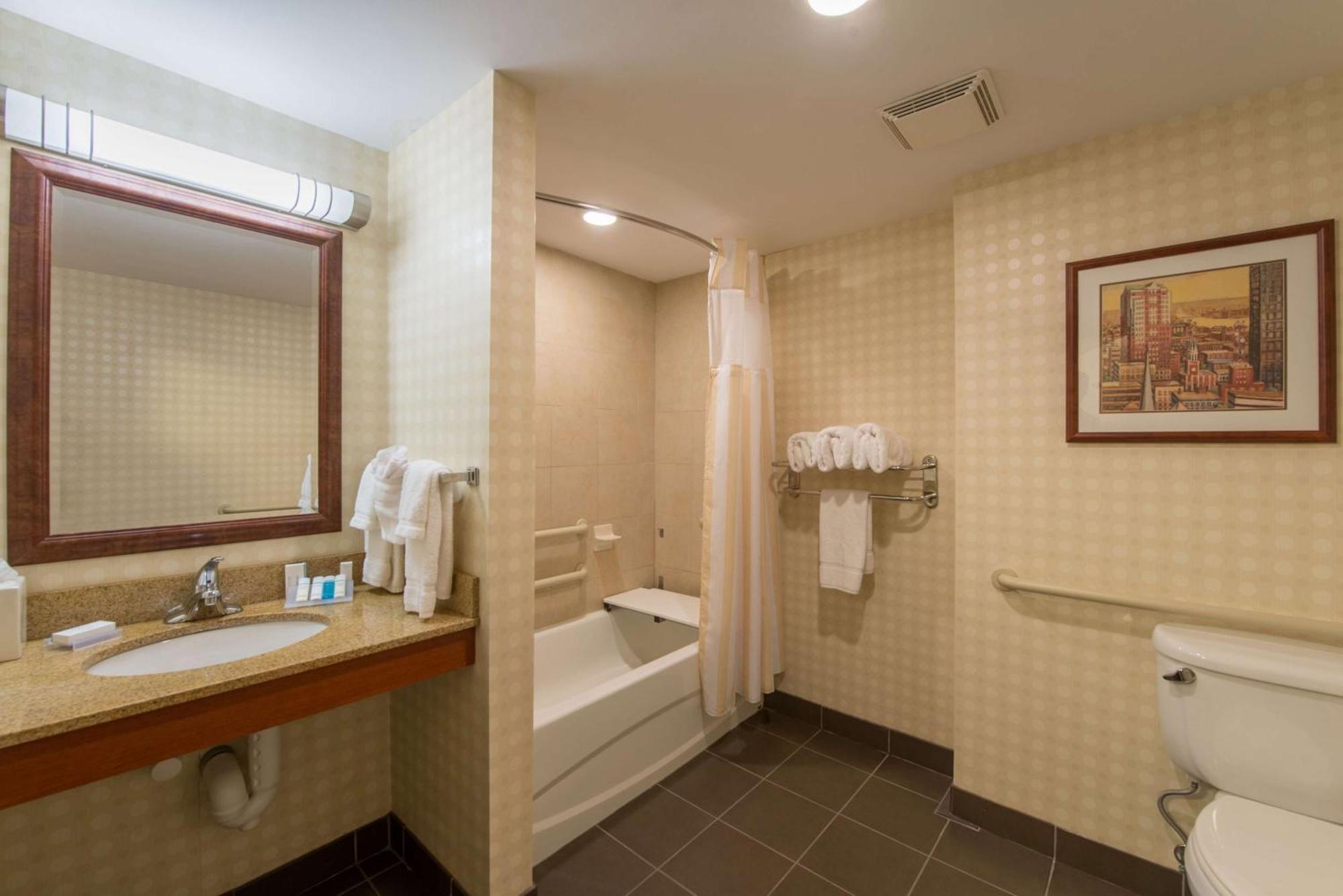 Hilton Garden Inn Manchester Downtown Exterior foto